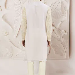 VASTRAMAY Men Ethnic Motifs Embroidered Regular Chikankari Kurta with Trousers image 4
