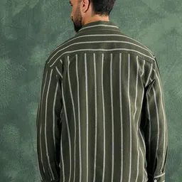 CHIMPAAANZEE Men Oversized Fit Vertical Striped Spread Collar Casual Shirt image 5