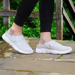 BIRDE Men Self Design Lightweight Clogs image 2