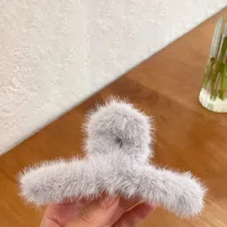 HANDBAG COLLECTION Women Set of 2 Fur Grip T Shape Claw Clip image 3