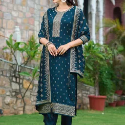 kalini Embroidered kurta with pant & Embroidered Dupatta image 2