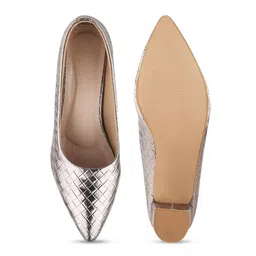 Try Me Women Textured Pointed Heel Block Heel Mules image 5