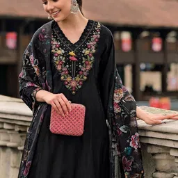 CANIZZARO Women Floral Embroidered Regular Thread Work Kurta with Trousers & With Dupatta image 4