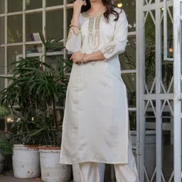 Navlik Ethnic Motifs Embroidered Notch Neck Straight Kurta with Trousers And Dupatta image 5