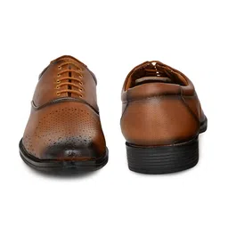 FAV SHOES Men Textured Lace Up Formal Oxfords image 5