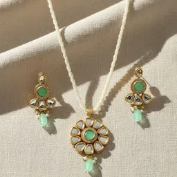 SZN Gold-Plated Kundan Stone-Studded & Beaded Jewellery Set image 5