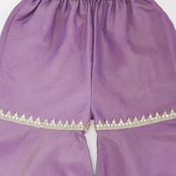 VASTRAMAY Girls Floral Embroidered Regular Sequinned Tissue Kurta & Sharara With Dupatta image 3