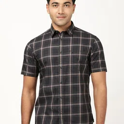 Indian Terrain Men Classic Fit Checked Spread Collar Pure Cotton Casual Shirt-picture-34