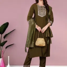 Milastru Women Floral Embroidered Sequinned Kurta with Trousers & Dupatta image 5