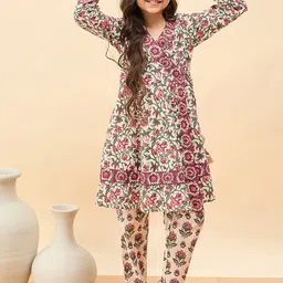 Stylo Bug Girls Floral Printed Regular Pure Cotton Kurta with Trousers-picture-46