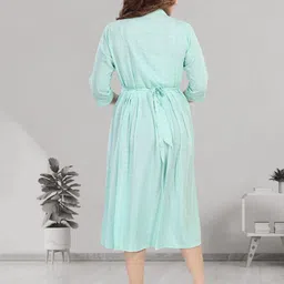 MomsBae Women Self Design V-Neck A-Line Midi Dress image 4