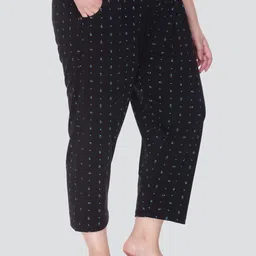 Plus Size Printed Cotton Caprsi Women Black Capri-image-28