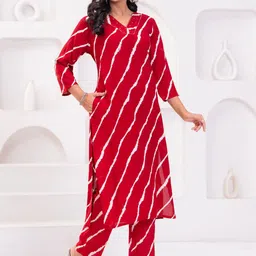 Sarai Women Leheriya Printed Regular Sequinned Kurta with Trousers image 3