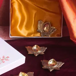 WEAVING HOMES Gold Toned 4 Pieces Lotus Brass Diya With Gift Box-image-16