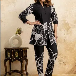 CLOTHYCORP Printed Mandarin Collar Neck Tunic & Trousers Co-Ords image 4