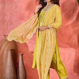 Sangria Floral Yoke Design Square Neck Zari Straight Kurta With Trouser And Dupatta image 3