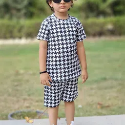 YK Boys Printed Round Neck T-shirt With Shorts image 1