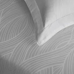 DDecor White Geometric Printed 300 TC Cotton Super King Bedsheet Set-1.82 m x 1.98 m image 5