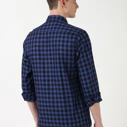 Peter England Casuals Men Spread Collar Checked Cotton Casual Shirt image 2