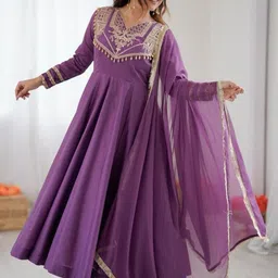 CANIZZARO Women Ethnic Motifs Embroidered Panelled Gotta Patti Kurta with Trousers & With Dupatta image 2