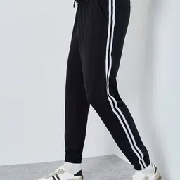 Styli Men Mid-Rise Slim-Fit Breathable Joggers-picture-12