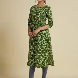 Lerkiza Women Green Round Neck Printed Cotton Maternity Kurta image 2
