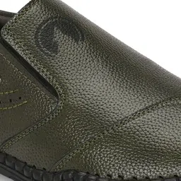 Rising Wolf Men Textured Slip On Shoes image 4