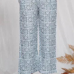 Pristyle Women Floral Printed Regular Kurta with Palazzos image 4