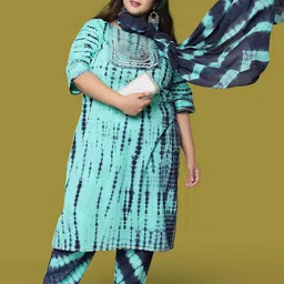 MIRCHI FASHION Plus Women Dyed Sequinned Kurta with Trousers & Dupatta image 5