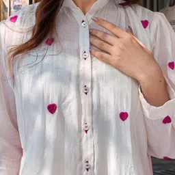 Aaghnya Women Viscose Rayon Embroidered Kurta Sets image 2