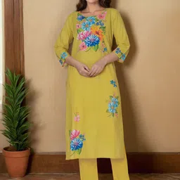 SKYLEE Floral Printed Straight Kurta With Trousers & Dupatta image 2