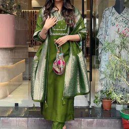 BLACK SCISSOR Floral Embroidered Straight Chanderi Cotton Kurta With Trousers And Dupatta image 5