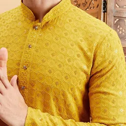 SWAGGINDIA Floral Embroidered Mandarin Collar Sequinned Straight Kurta image 5