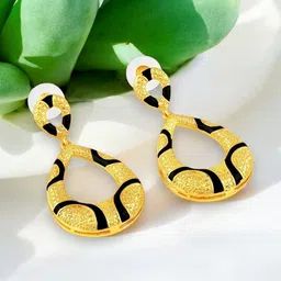 Oviya Teardrop Shaped Drop Earrings-picture-14