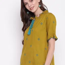 DressBerry Women Floral Printed Tie-Up Neck Top image 3