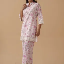 House of Pataudi Floral Printed Mandarin Collar Pure Cotton Tunic With Trouser image 5
