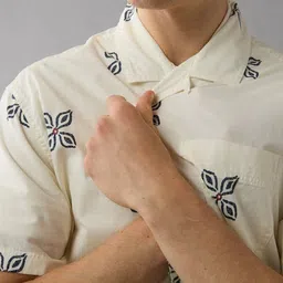 AMERICAN EAGLE OUTFITTERS Men Relaxed Fit Conversational Printed Cotton Casual Shirt image 3