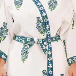 POORAK White & Green Printed Cotton Full Sleeve Shawl Collar Bath Robe image 4
