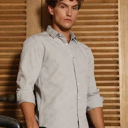 Campus Sutra Men Comfort Fit Solid Spread Collar Casual Shirt image 4