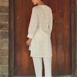 Chidiyaa Safed Oatmilk Floral Block Printed Round Neck Pure Cotton Kurti image 5