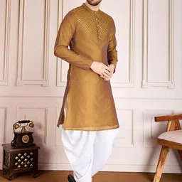 House of Pataudi Geometric Embroidered Band Collar Mirror Work Straight Kurta image 3