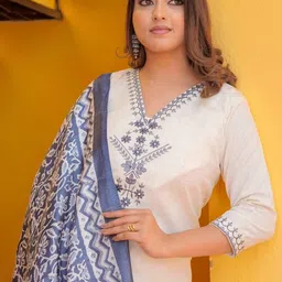 CARTYSHOP Women Ethnic Motifs Embroidered Regular Thread Work Kurta with Trousers & With Dupatta image 5