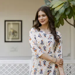 hyten Women Floral Print Viscose Rayon Straight Kurta image 4