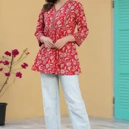 paliwalarts Casual Regular Sleeves Floral Print Women Red Top image 4