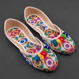 hyon zirmer Jutis For Women image 1