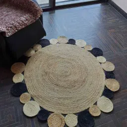 designs view Beige and Black Geometrical Jute Hand Woven 4 X 4 Feet Round Carpet-picture-25