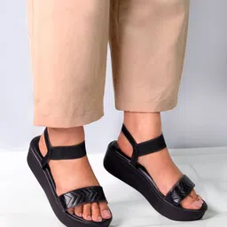 Monrow Textured Open Toe Flatform Heels-picture-28