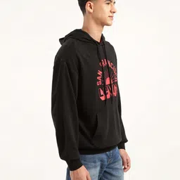 levi's Men Full Sleeve Solid Hooded Sweatshirt image 3