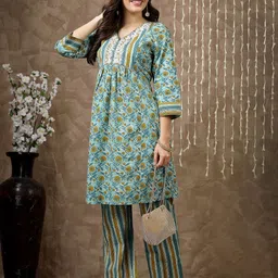 Nayam By Lakshita Women Floral Printed Regular Pure Cotton Kurta with Palazzos image 5