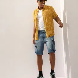 campus sutra Self Design Men Denim Blue Denim Shorts image 2